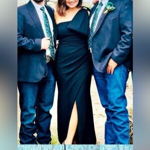 Symphony evening gown. Size Large. Dress hugs your curves, stretch. Size 8